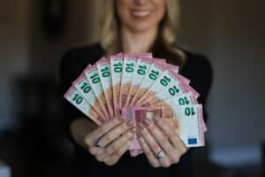 Same-Day $300-$500 Payday Loans: Costs & Risks